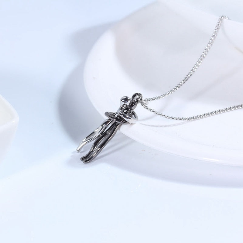 Couple Hugging Pendant Necklace Pi-Mart