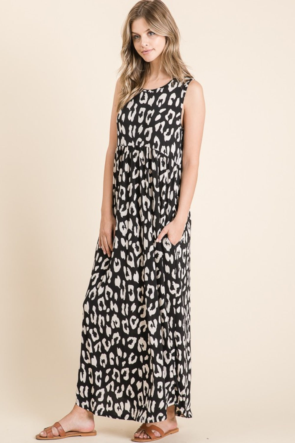 Leopard Maxi Dress with Pockets – Trendy Leopard Print Dress, Pocketed Maxi Dress, Shirred Waist Dress, Comfortable Leopard Dress, Stylish Maxi Dress, Chic Animal Print Dress, Casual Chic Maxi Dress Stevvex