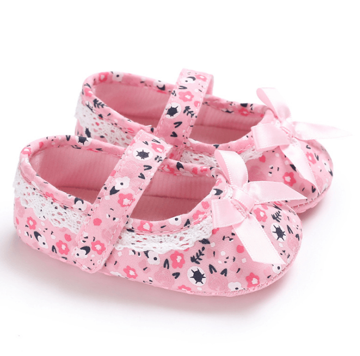 Sweet Princess White Floral Baby Girls Cotton Crib Shoes Soft Sole Anti-slip Elegant Design Shoes For Baby Girls Stevvex