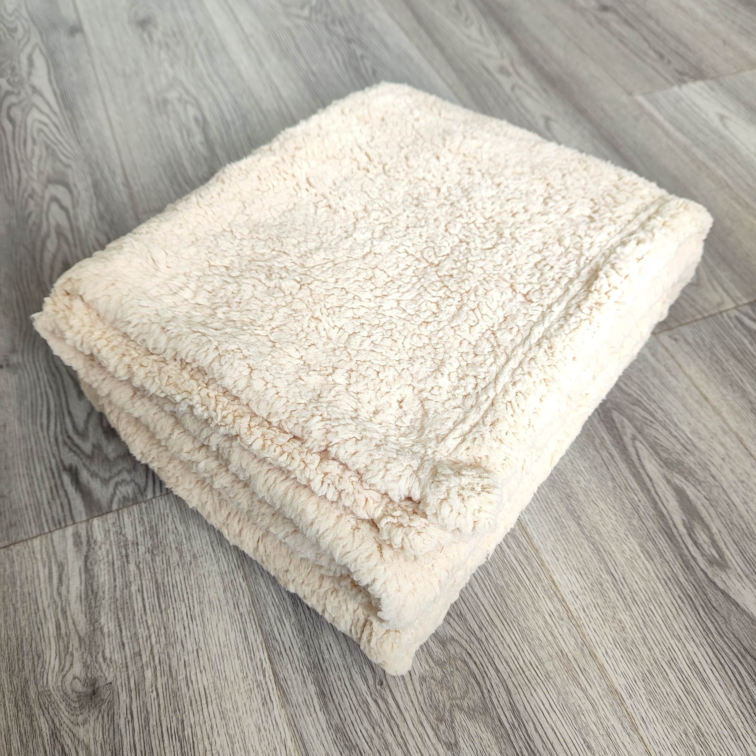 All Breeds and Sizes Super Soft Fleece Sherpa Sleep Mat, Warm Calming Dog Blanket - Machine Washable Lootquake LLC