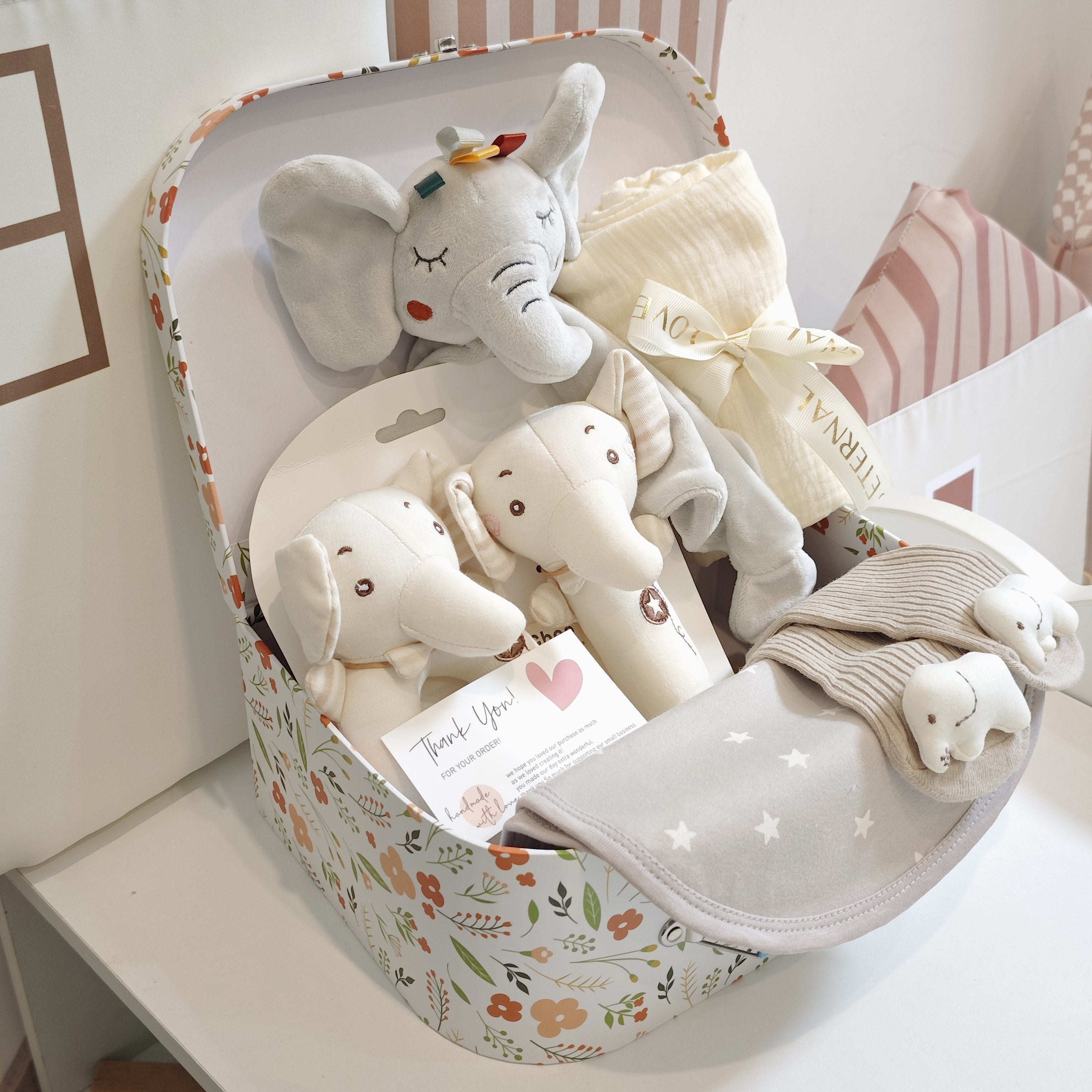 5pcs Youngsters Shower Gift Set - Unique Youngsters Essentials with Cotton Blanket, Elephant Lovey, Socks, and More, Soft & Cozy, Perfect for Boys & Girls, Ideal for Youngsters Shower / Youngsters Collection, for Youngsters