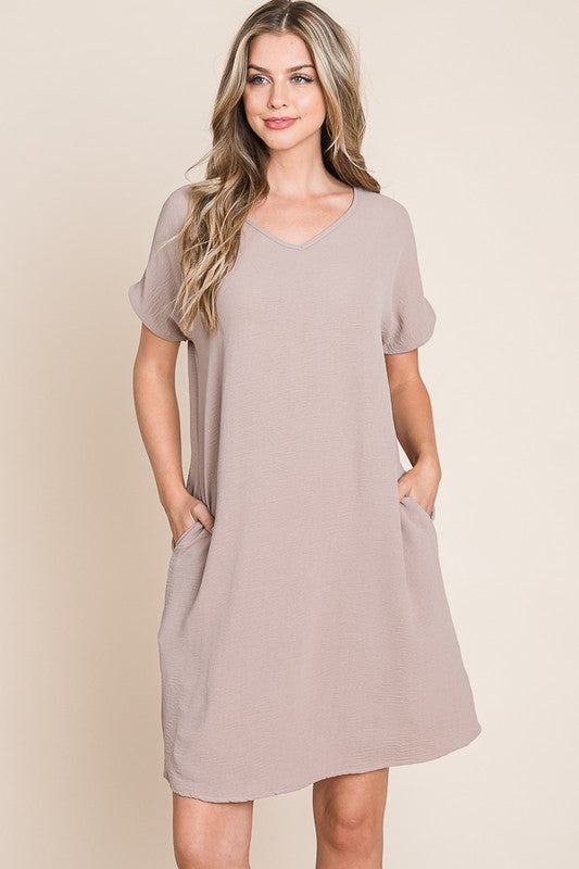 V-Neck Short Sleeve Dress with Pockets For Women – Casual, Stylish and Practical Dress with a Feminine V-Neck Design and Convenient Pockets Stevvex