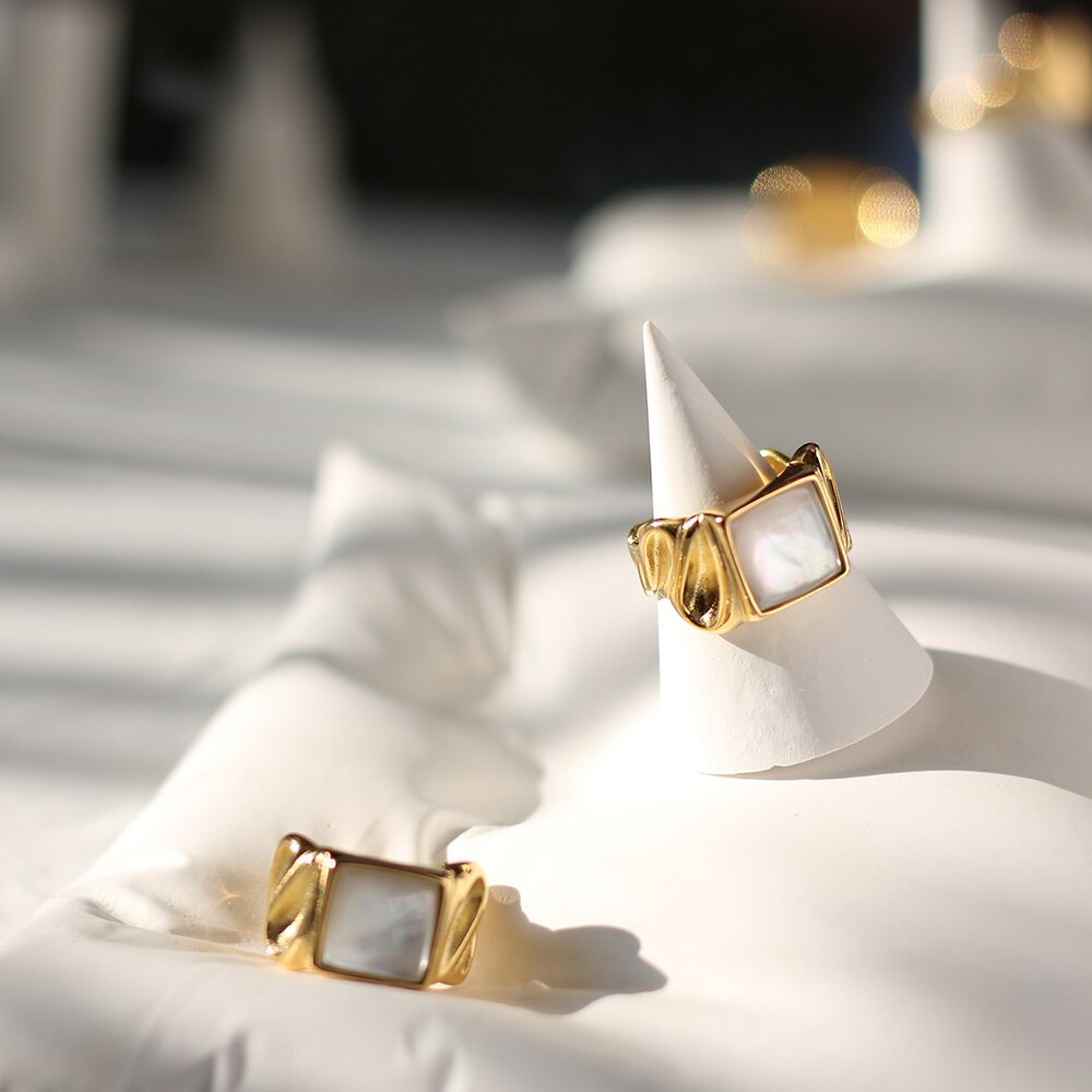 White Shell Square Ring Pi-Mart