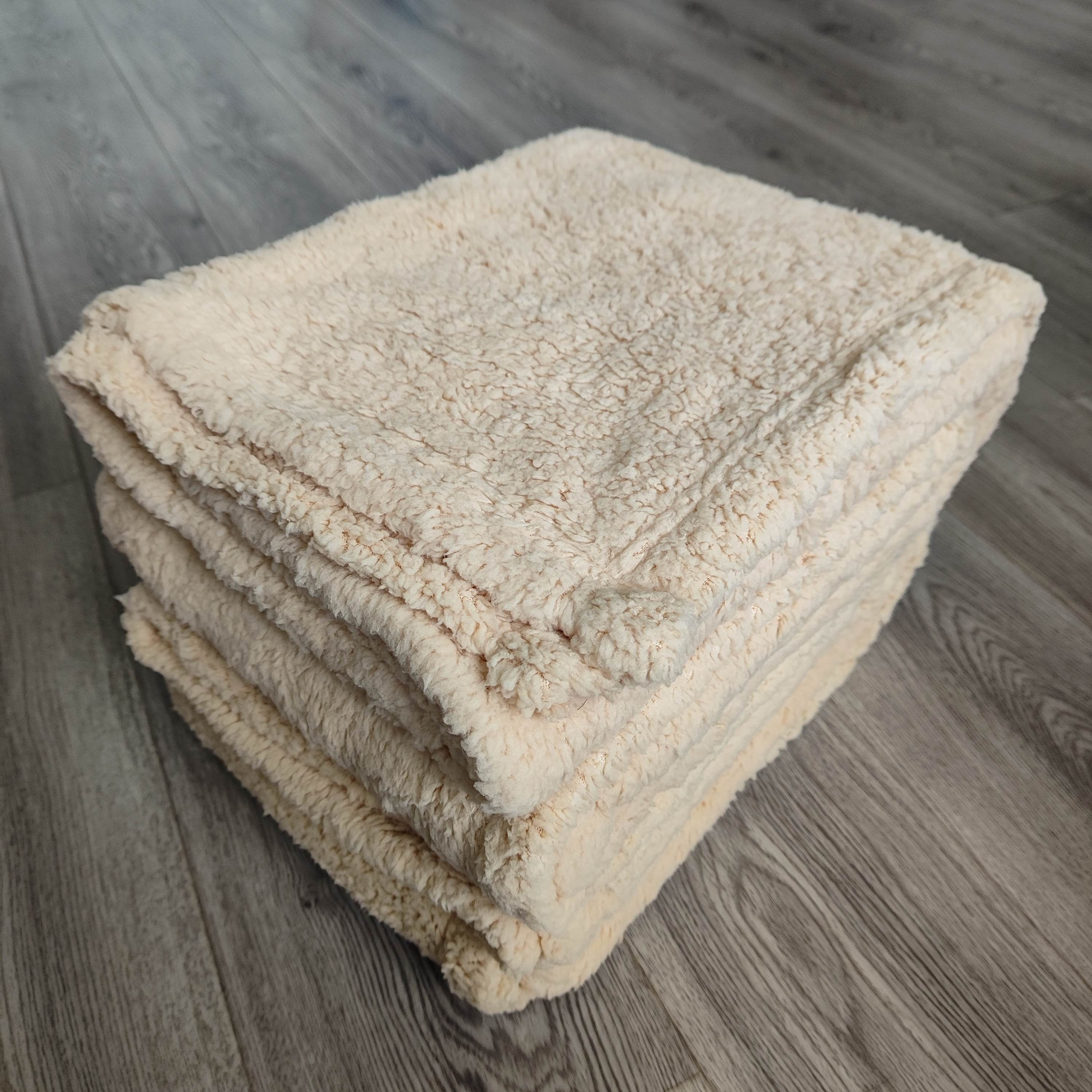 All Breeds and Sizes Super Soft Fleece Sherpa Sleep Mat, Warm Calming Dog Blanket - Machine Washable Lootquake LLC