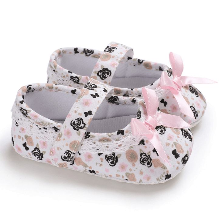 Sweet Princess White Floral Baby Girls Cotton Crib Shoes Soft Sole Anti-slip Elegant Design Shoes For Baby Girls Stevvex