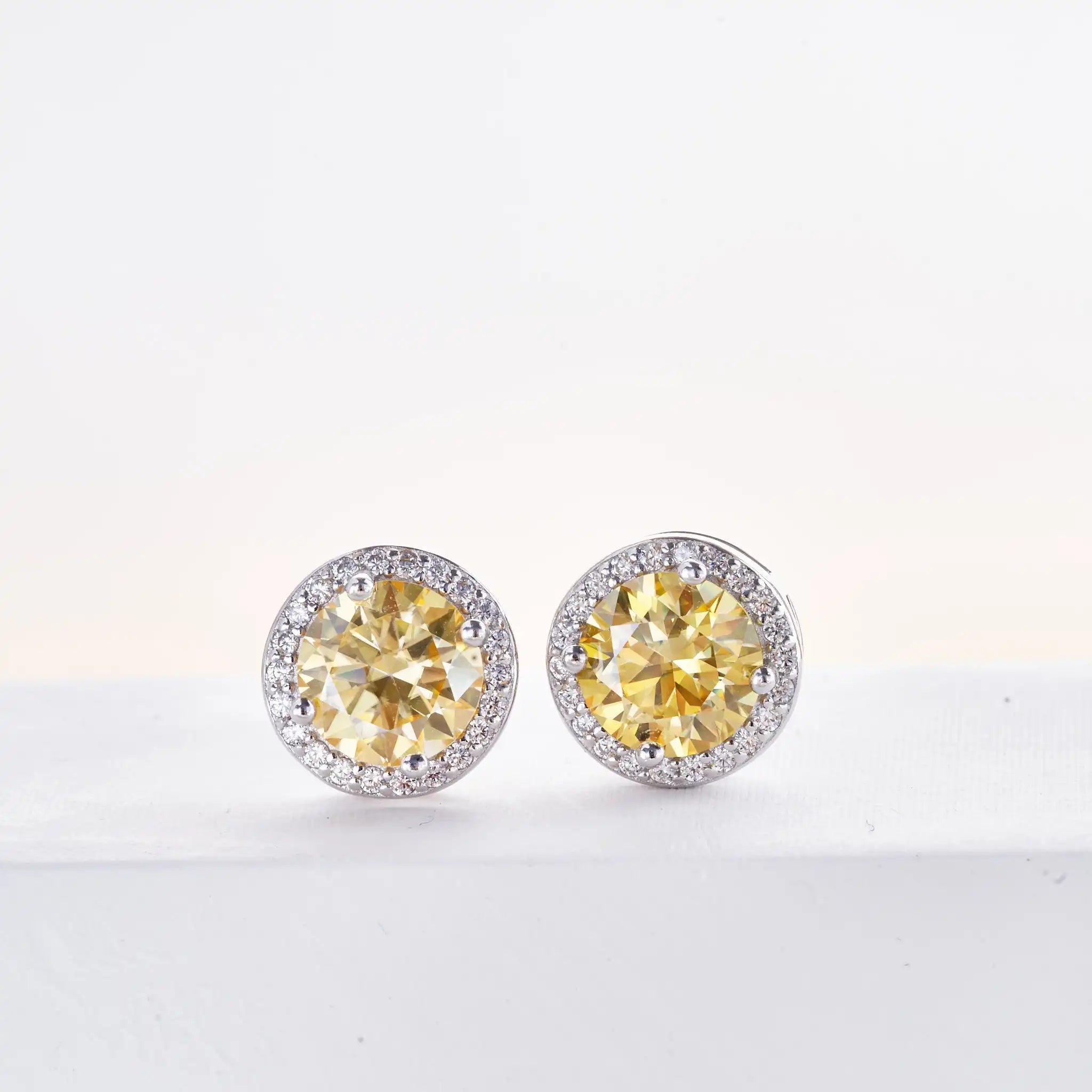 925 Sterling Silver 1ct Moissanite Round Stud Earrings Bridal Wedding Gift BandsCo Straps