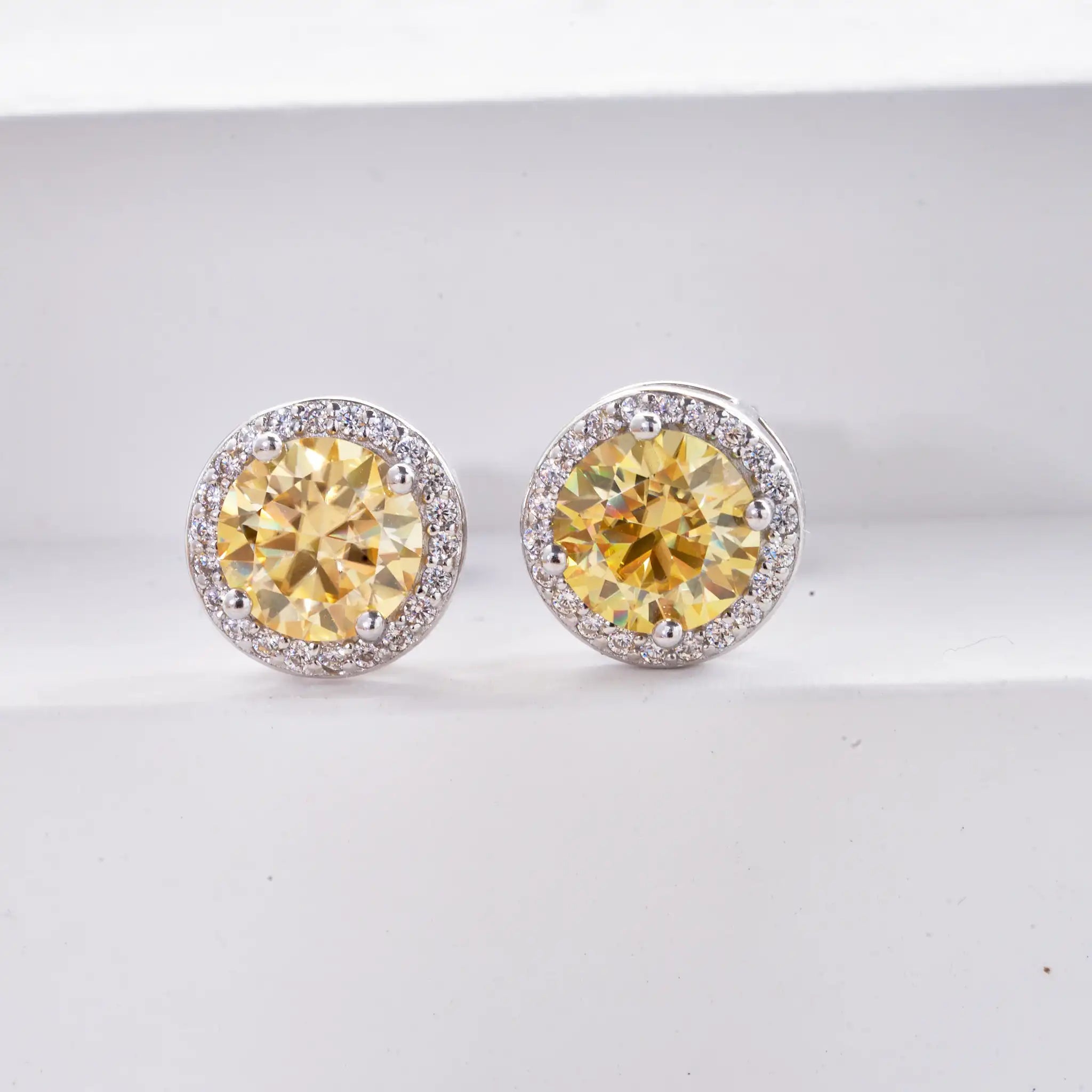 925 Sterling Silver 1ct Moissanite Round Stud Earrings Bridal Wedding Gift BandsCo Straps