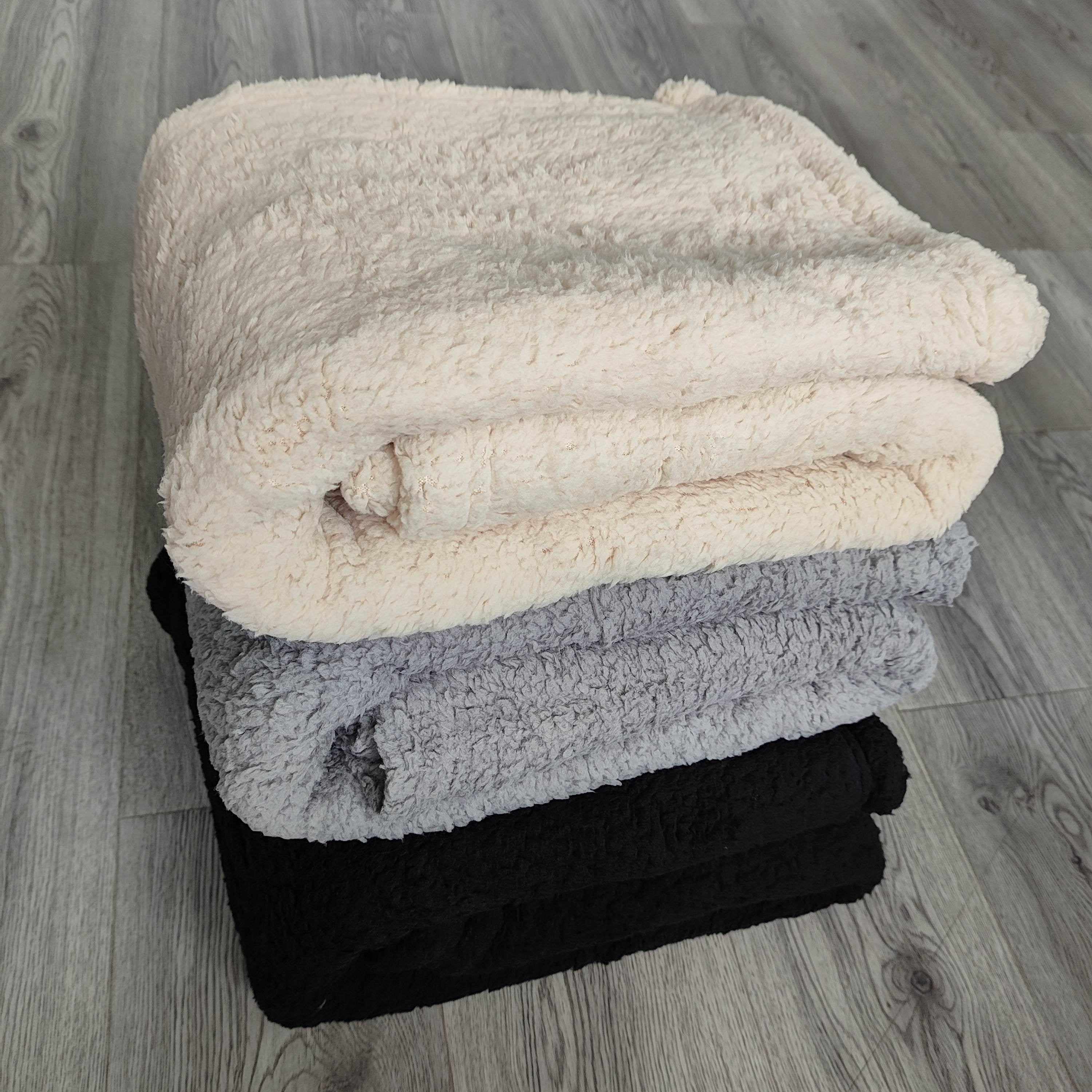 All Breeds and Sizes Super Soft Fleece Sherpa Sleep Mat, Warm Calming Dog Blanket - Machine Washable Lootquake LLC