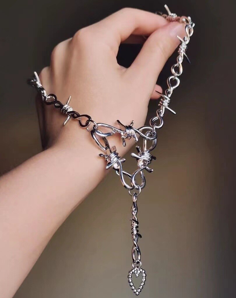 Hollow Love Heart Thorns Necklace Pi-Mart