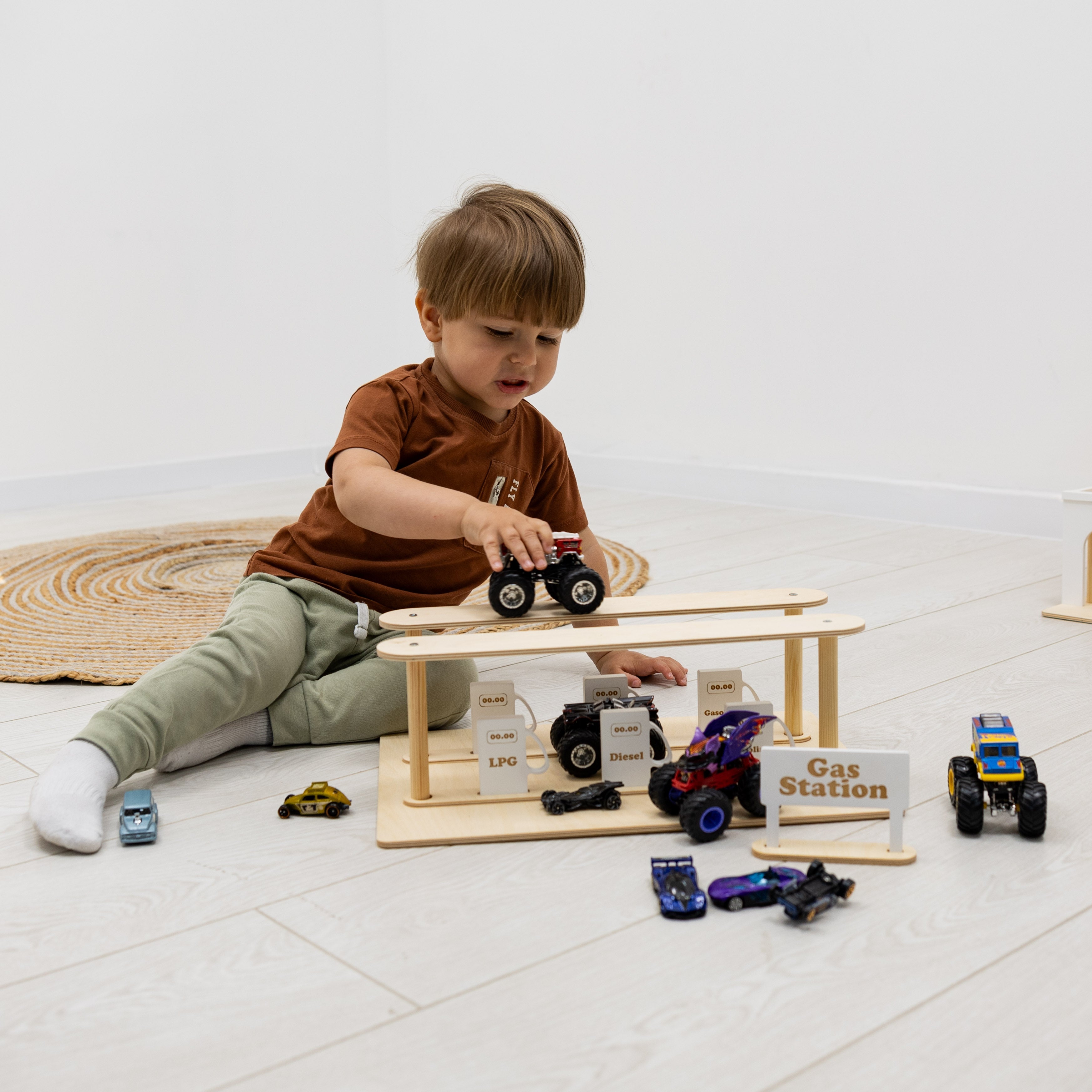 Wooden Gas Station Toy - SJB-DIAMOND ELITES