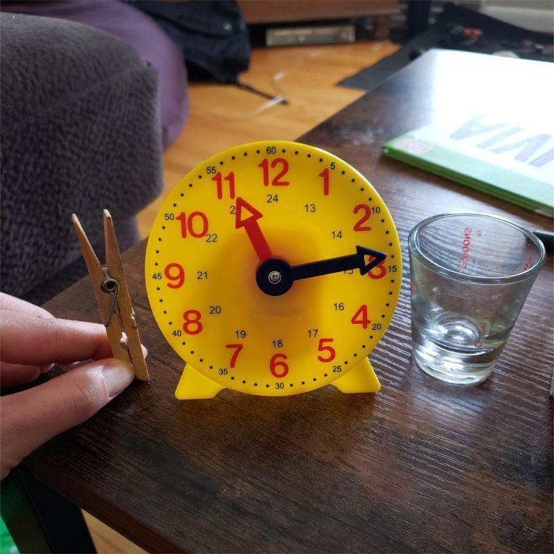 Montessori Student Learning Clock Time Teacher Gear Clock 4 Inch 12/24 Hour Plastic Mini Geared Clock, Learning Clock Classroom Kit, Clock for Kids Learning to Tell Time, Yellow Practice Clock for Kids, Teaching Clock, School Supplies - SJB-DIAMOND ELITES
