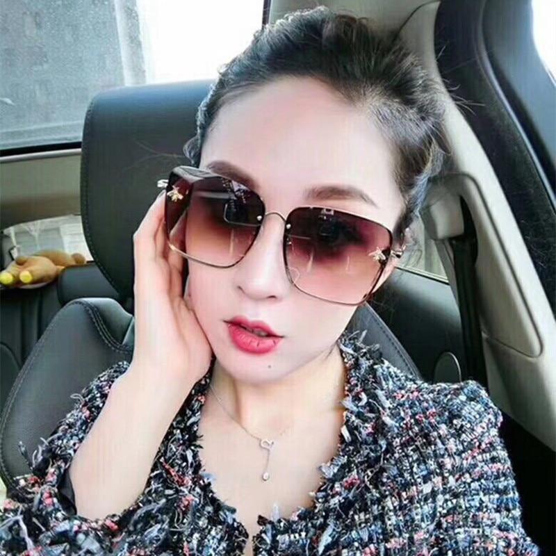 Luxury Square  Modern  WIth  Metal Luxury Bee Sunglasses For  Women and Ladies With  Retro Brand designer Metal Frame Oversized Style And Grandient Glasses - SJB-DIAMOND ELITES