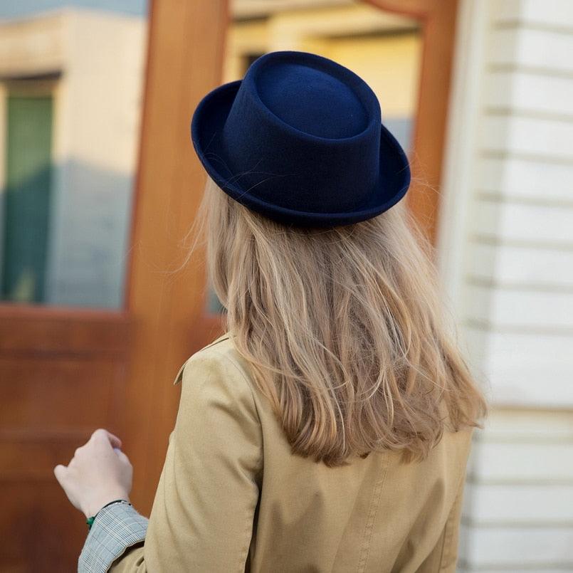 Unisex White Classic Wool Soft Hat Simple Black Fedora For Men Women Pork Pie Hat Comfortable Soft Porkpie Hats Flat Top Men's Fedora Autumn Winter Warm Hat Dress Hats Stevvex