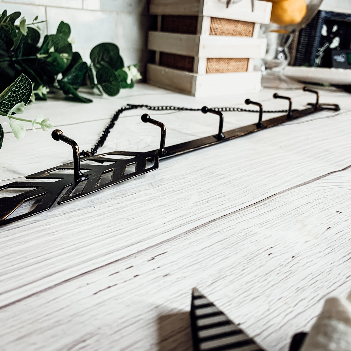 Arrow Wall Hook Hanger 6 Hook Metal Key and Jewelry Organizer Black 18x1.5x0.05 BandsCo Straps