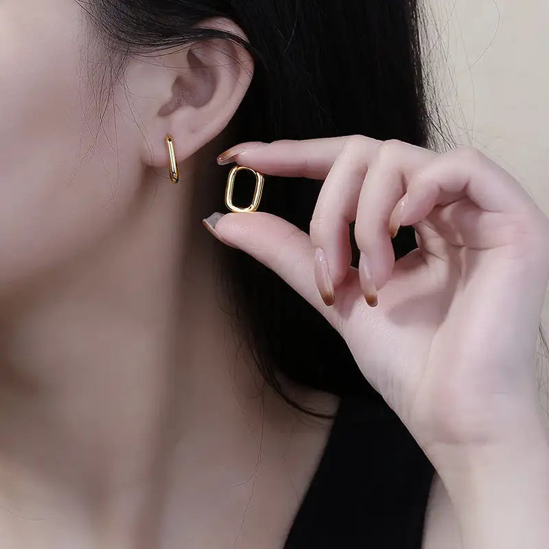 European And American Entry Lux U-shaped Earrings Female Simple Solid Lootquake LLC