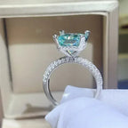 LuxeJewels™ – ParaGreen Royal – 5K Moissanite Signature Ring