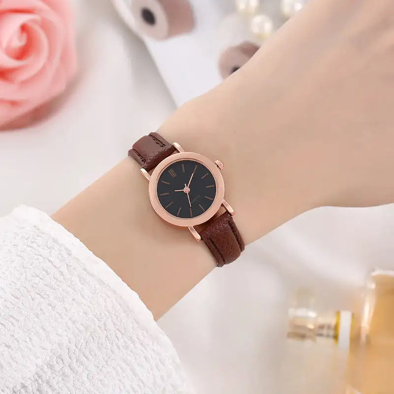 New Women's Simple Casual Retro Artistic Quartz Watch