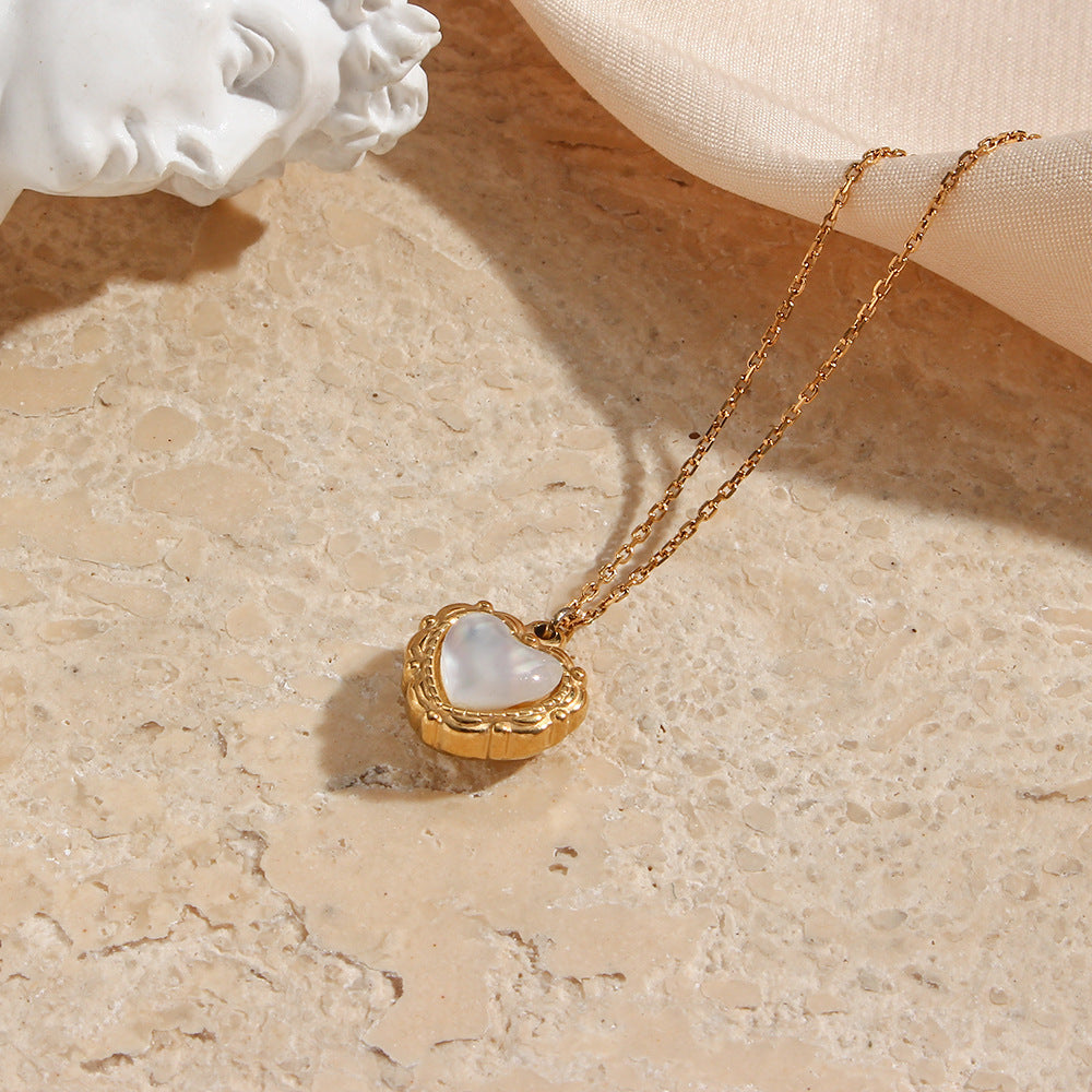 High-grade Love Light Luxury Pendant Jewelry Stainless Steel 18k Gold Plating Vintage Shell Love Necklace Pi-Mart