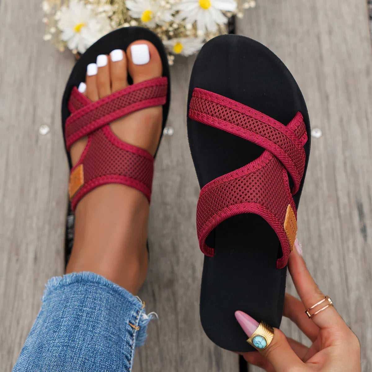 Fashionable and Versatile Sports-Style Women's Sandals, Mesh Breathable, Comfortable and Skin-Friendly, Suitable for Both Indoor and Outdoor Wear, Flat Sandals