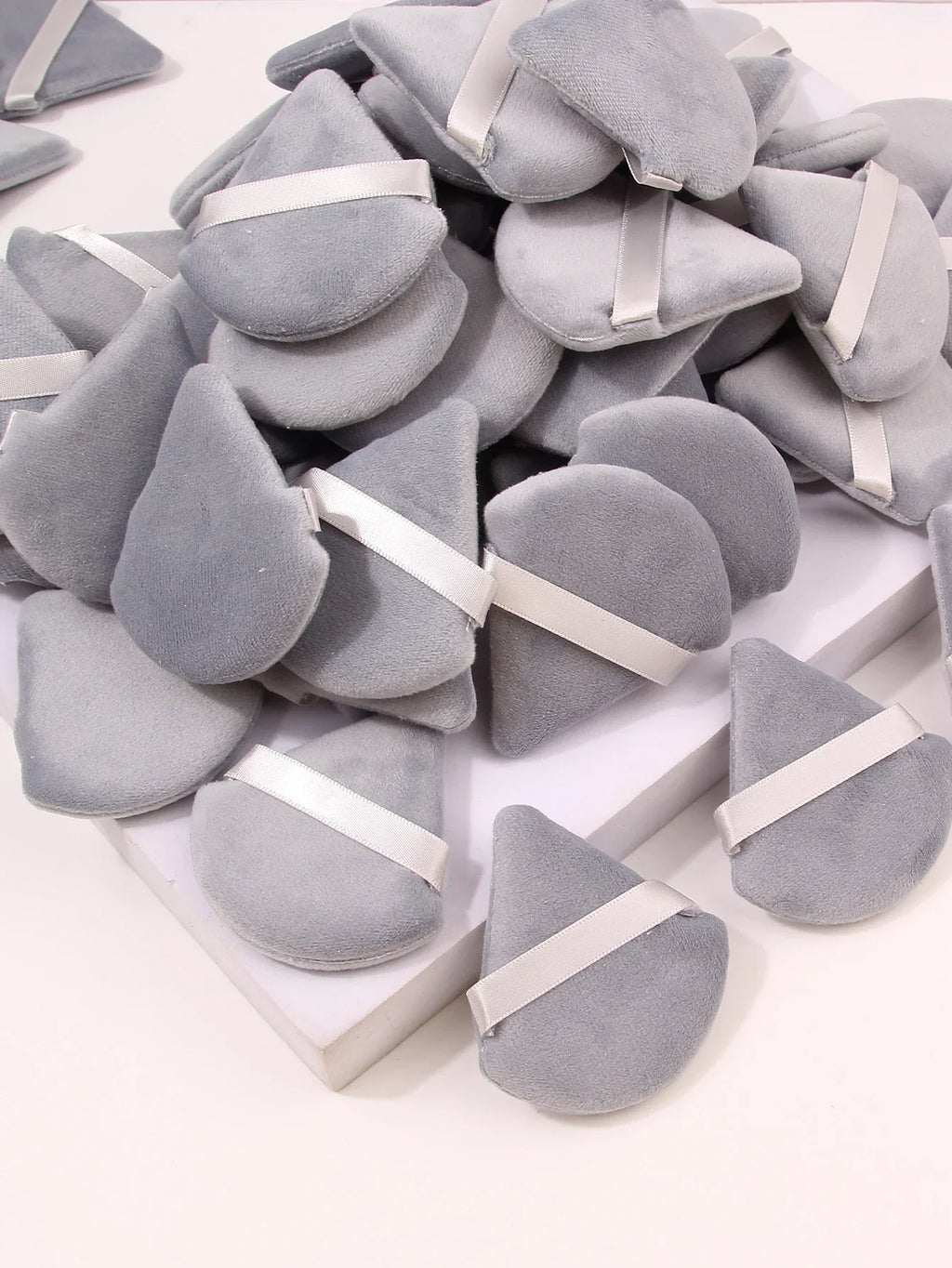 50Pcs Mixing colors randomly Triangle Powder Puff For Loose Powder Liquid Cosmetic Soft Plush Powder Puff Makeup Foundation Puff
