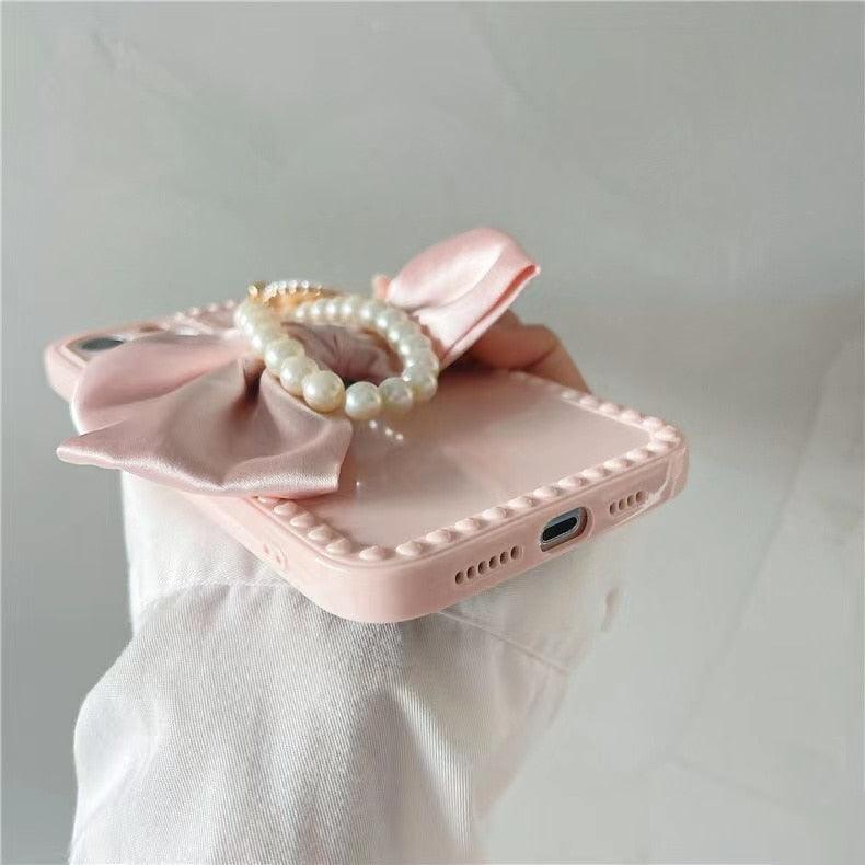 Cute Luxury Fashion 3d Bow Pearl Bracelet Girl Soft Case For iPhone 11 12 13 Pro Max 7 8 Plus Xr X Xs Se Anti-drop Cover Pearl Chain Bow Phone Case Ideal for iPhone Elegant Phone Case Stevvex