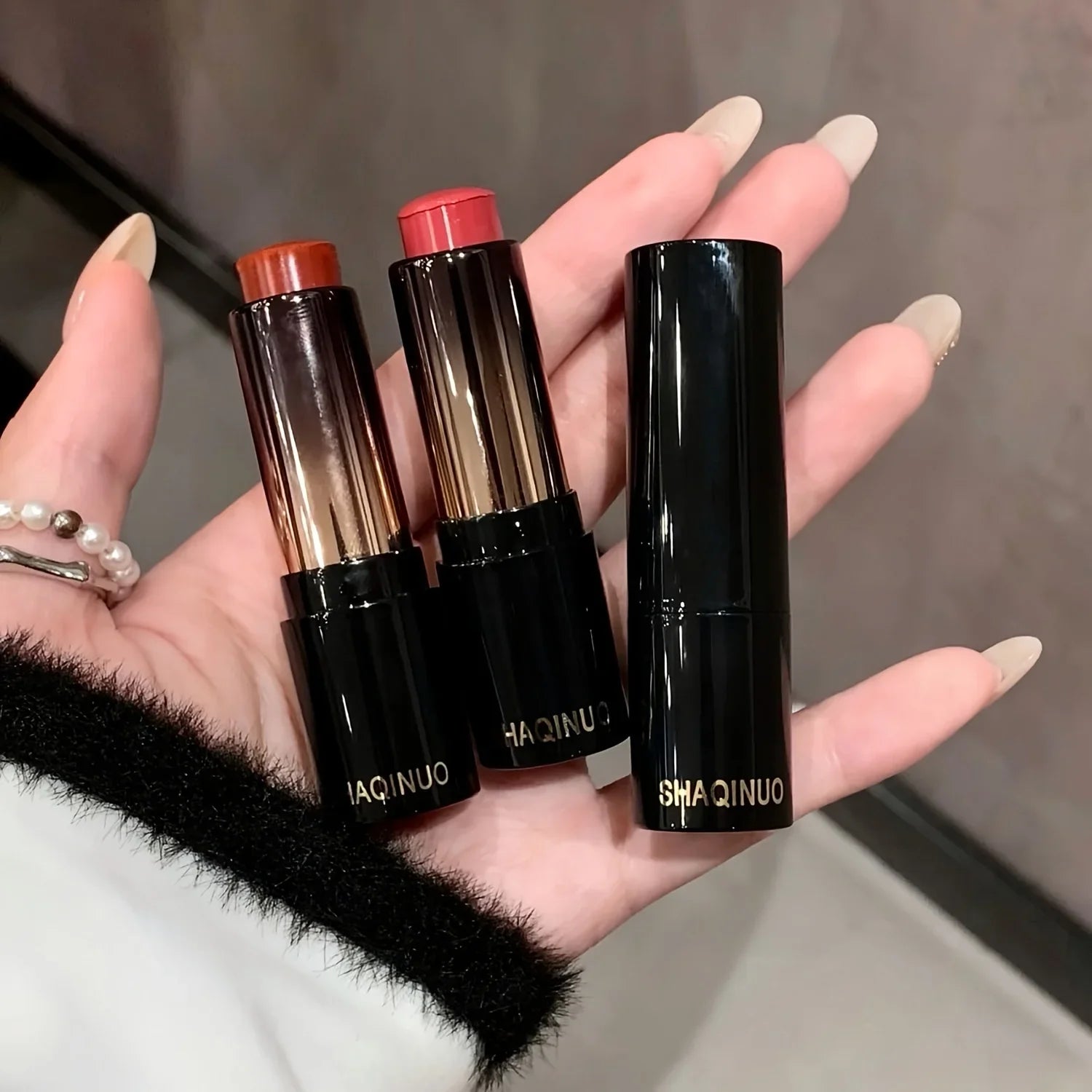 Shiny & Hydrating Lipstick - Long-Lasting, Even Coverage with a Natural, Lightweight Feel - Suitable for All Skin Types