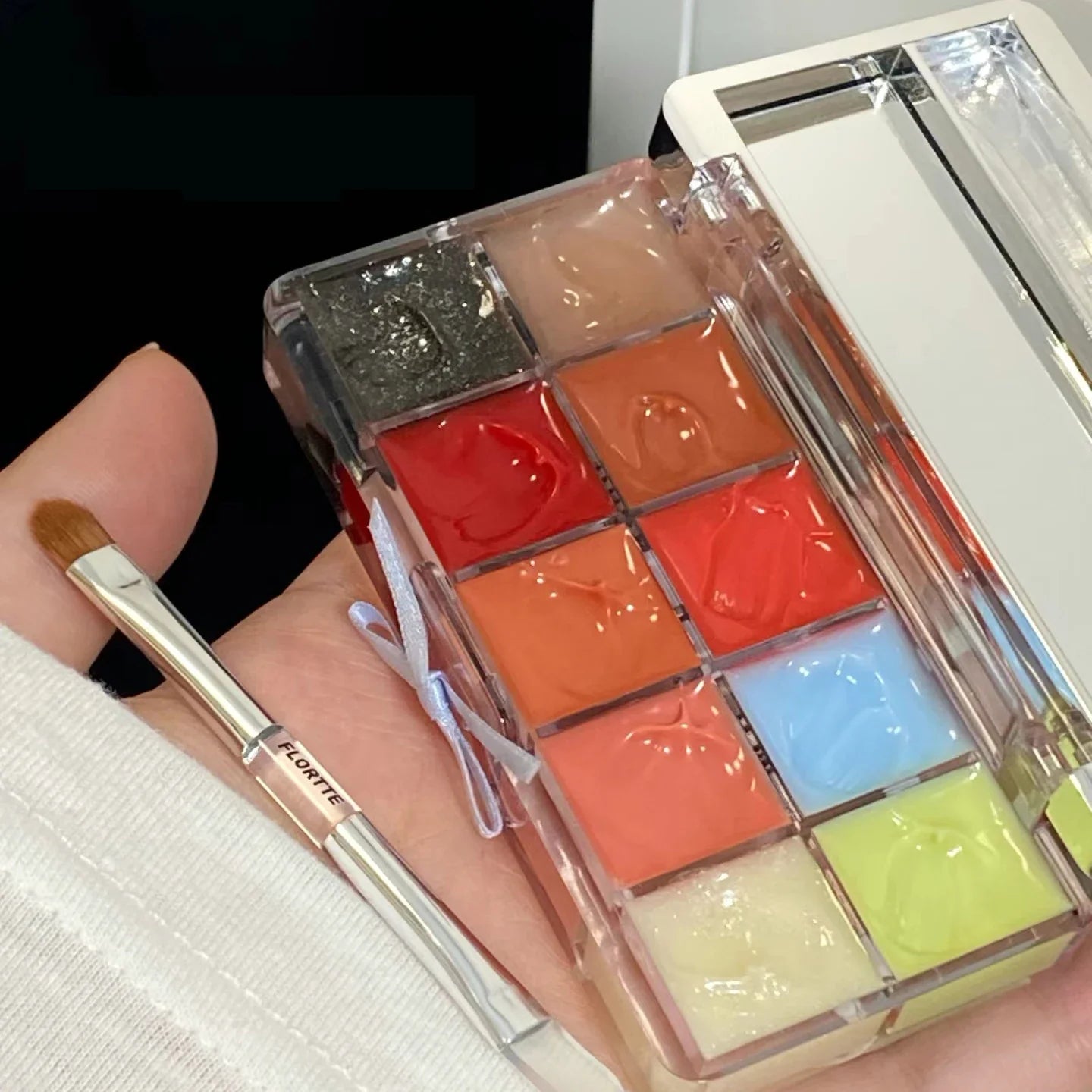 FLORTTE 10-Color Lip Palette Lip Gloss and Lipstick Glossy Moisturizing Pigmented Multifunctional Easy to Apply Lootquake LLC