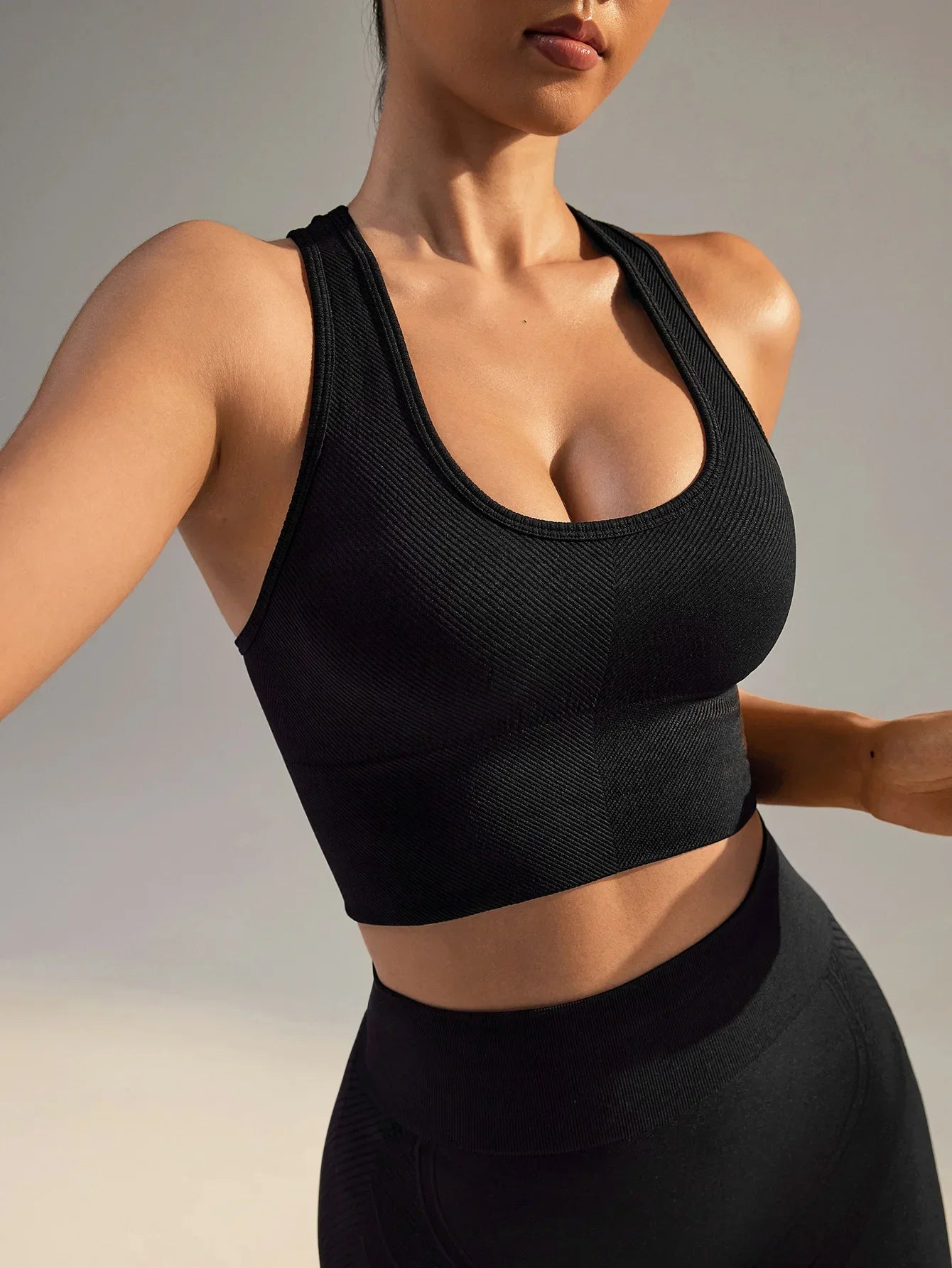 VEQKING Seamless Ribbed Racerback Sports Bra THRIXINE