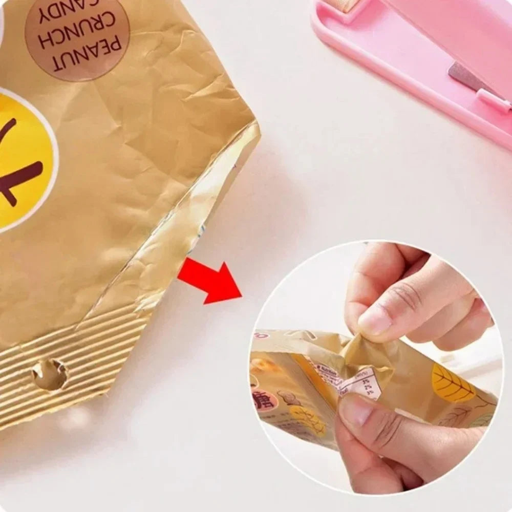 Foods Storage Sealing Machine,Handheld Mini Heat Bags Package Sealer,Plastic Bags Clips, Snack Vegetables and Fruits Keep Fresh