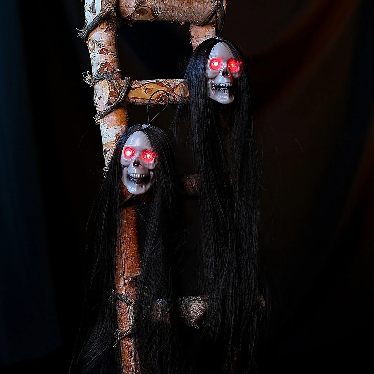 Halloween decorations, hanging ghost skulls, gauze, hanging ghost rooms, haunted house decorations, props, terrifying skeletons