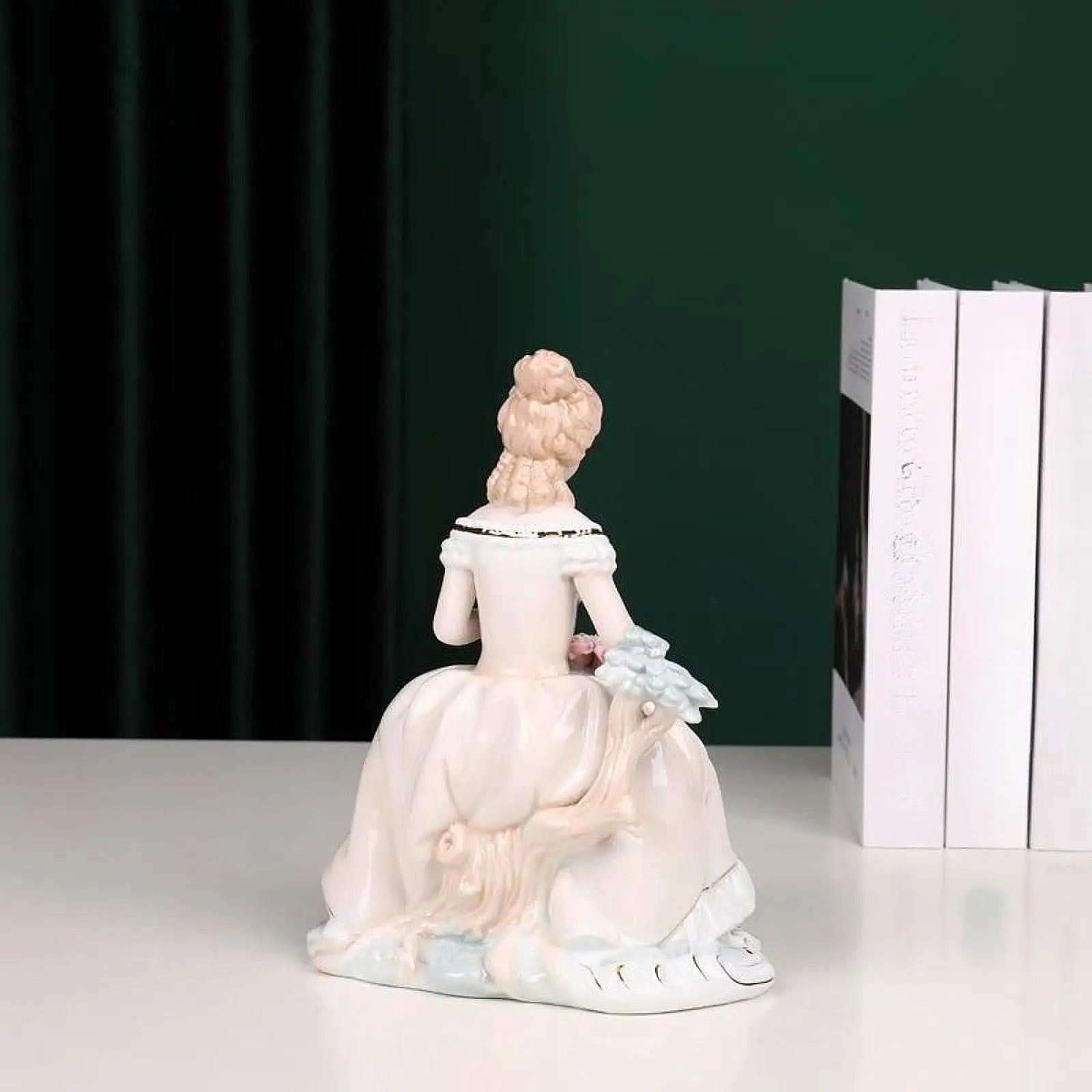 Girl Statue Decoration Collection Porcelain Sculpture for Office Living Room Bedroom Tabletop Ornament