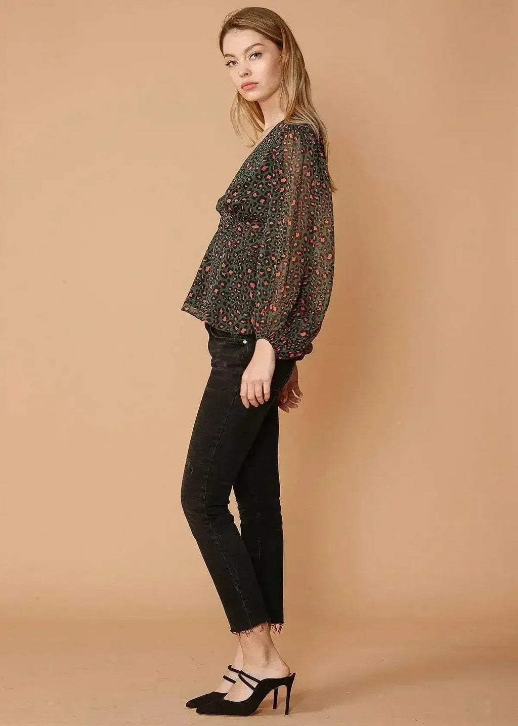 V-neck Puff Sleeve Blouse in Leopard Hunt | Femstylo - SJB-DIAMOND ELITES