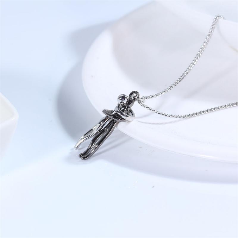 Couple Hugging Pendant Necklace Pi-Mart