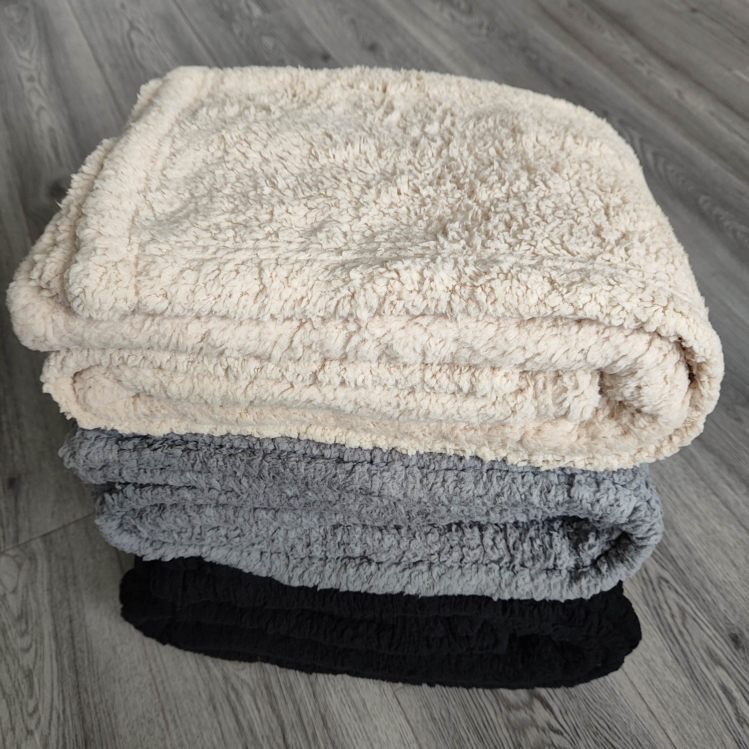 All Breeds and Sizes Super Soft Fleece Sherpa Sleep Mat, Warm Calming Dog Blanket - Machine Washable Lootquake LLC