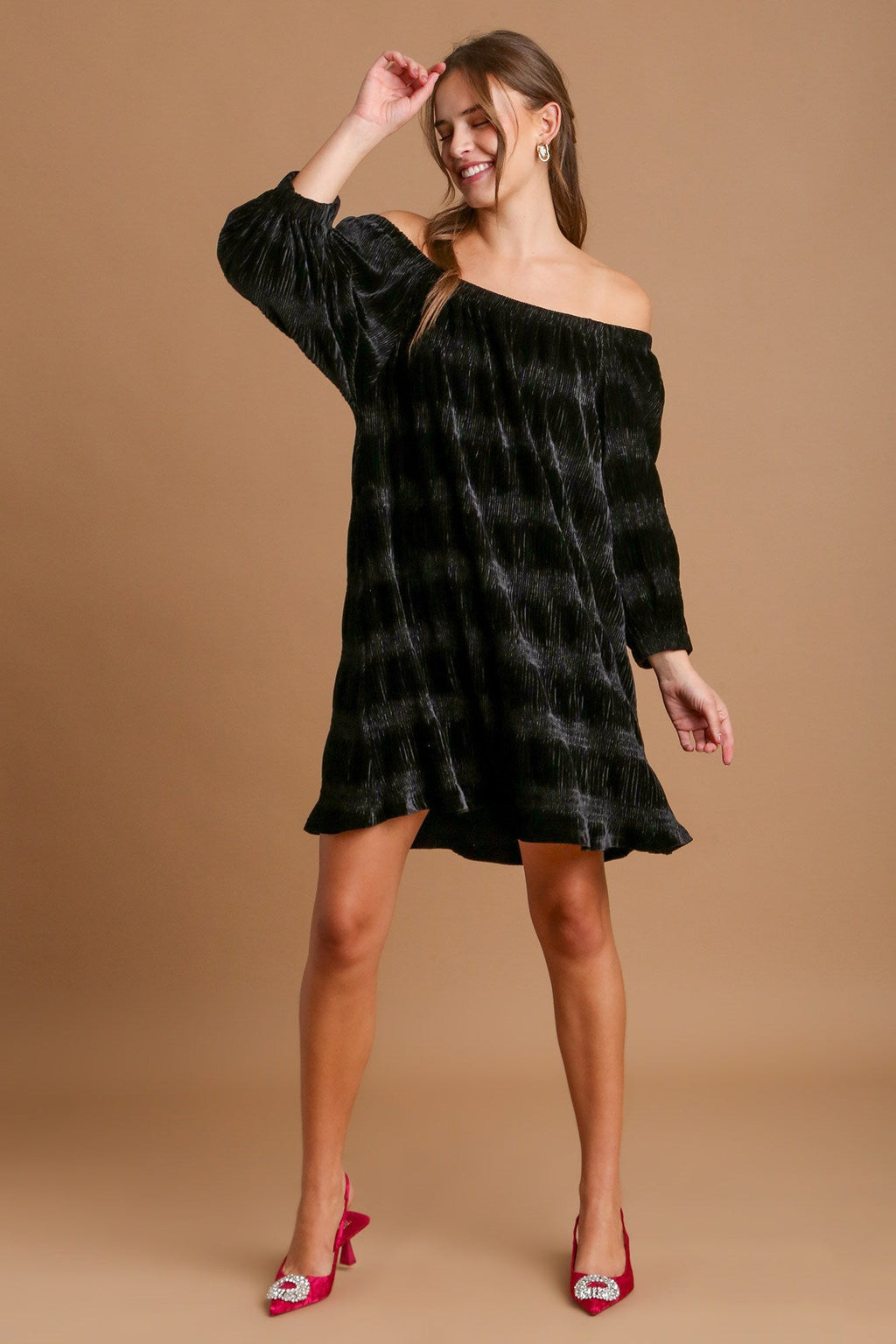 Off-Shoulder Balloon Sleeve Velvet Mini Dress – Glamorous Off-Shoulder Design, Playful Balloon Sleeves, Luxurious Velvet Fabric, Elegant & Sexy Mini Dress for Parties and Date Nights Stevvex