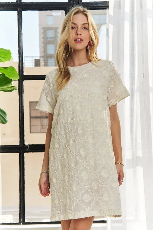 Applique Round Neck Short Sleeve Shift Dress – Timeless & Elegant Round Neck Shift Dress with Sophisticated Applique Detailing for Versatile Day-to-Night Wear Stevvex