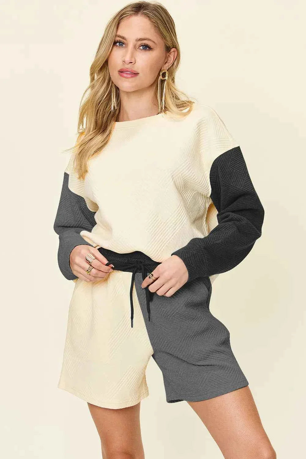 Contrast Chic: Pocketed Two-Piece Shoulder Set THRIXINE