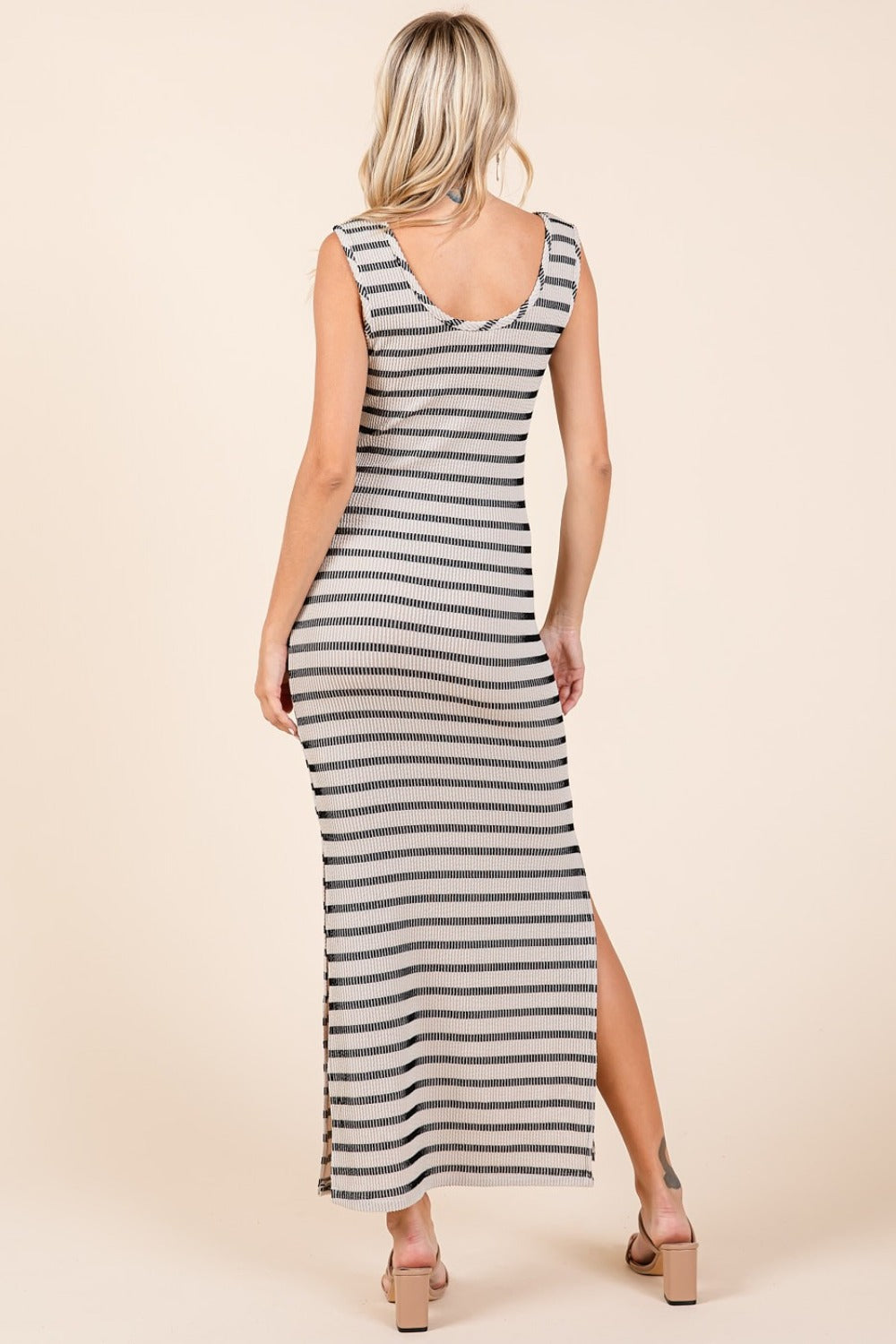 Striped Scoop Neck Sleeveless Maxi Dress For Women – Striped Maxi Dress, Sleeveless Dress, Summer Maxi Dress, Comfortable Knit Dress, Flattering Maxi Dress Stevvex