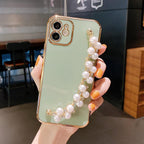 Beautiful White Pearl Chain Gold Color Plating Straight Edge Phone Case for iPhone 13 11 12 Pro Max Case for iPhone X XS MAX XR 7 8 Plus Phone Case Plating Pearl Chain Wrist Bracelet Cover Stevvex