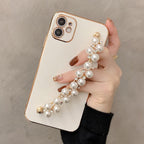 Beautiful White Pearl Chain Gold Color Plating Straight Edge Phone Case for iPhone 13 11 12 Pro Max Case for iPhone X XS MAX XR 7 8 Plus Phone Case Plating Pearl Chain Wrist Bracelet Cover Stevvex