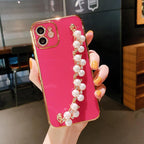Beautiful White Pearl Chain Gold Color Plating Straight Edge Phone Case for iPhone 13 11 12 Pro Max Case for iPhone X XS MAX XR 7 8 Plus Phone Case Plating Pearl Chain Wrist Bracelet Cover Stevvex