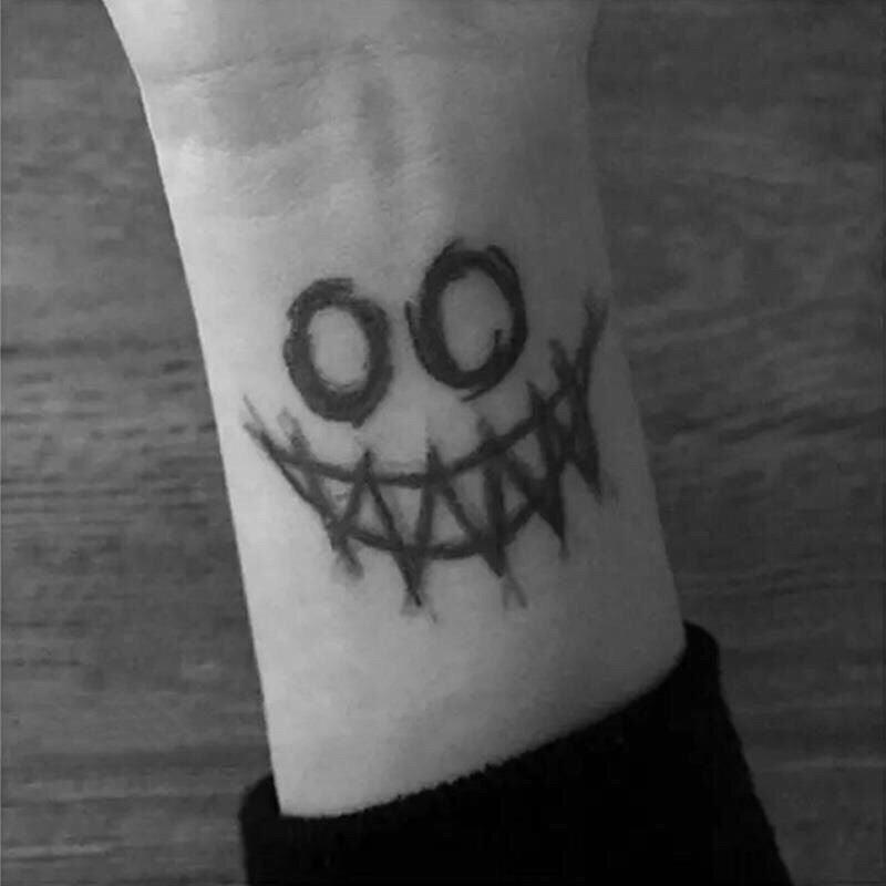 Black Clown Temporary Tattoo Sticker Body Art Arm Waist Fake Waterproof Tattoos Elegant Small Design For Men Women Stevvex