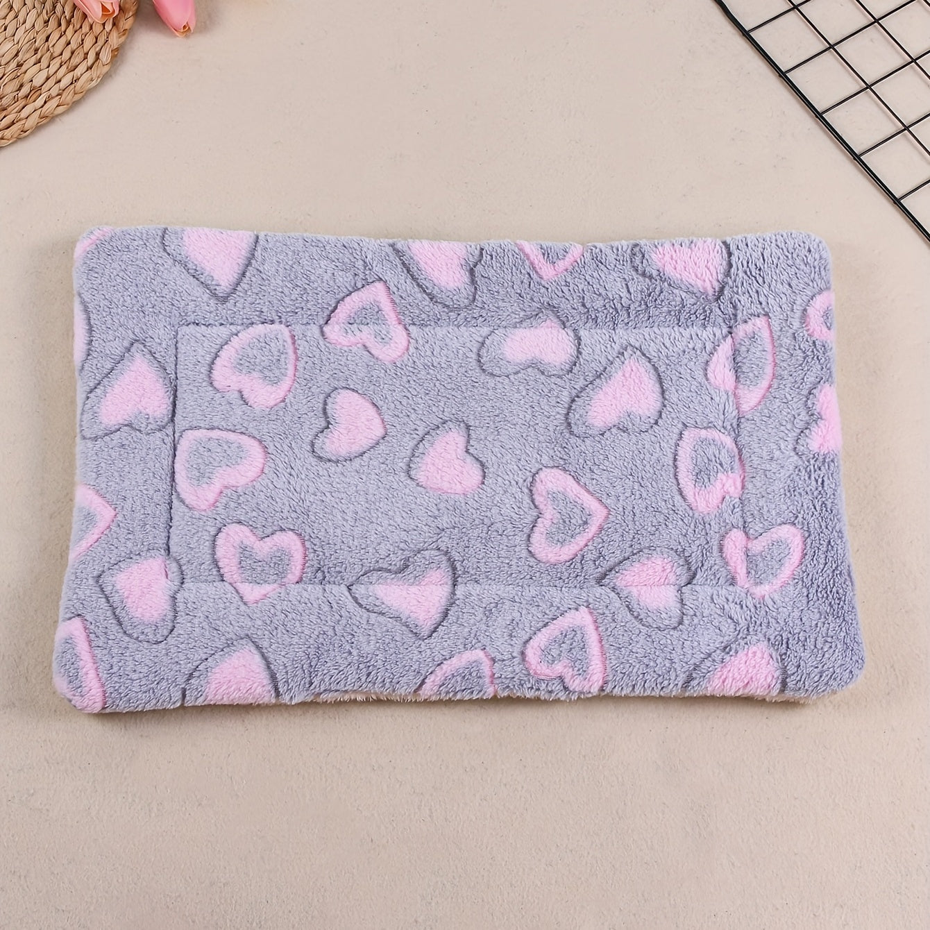 All-Season Dirt-Resistant Rectangular Pet Blanket - Comfortable Dog Paw Heart Print Pet Bed, 1pc Lootquake LLC