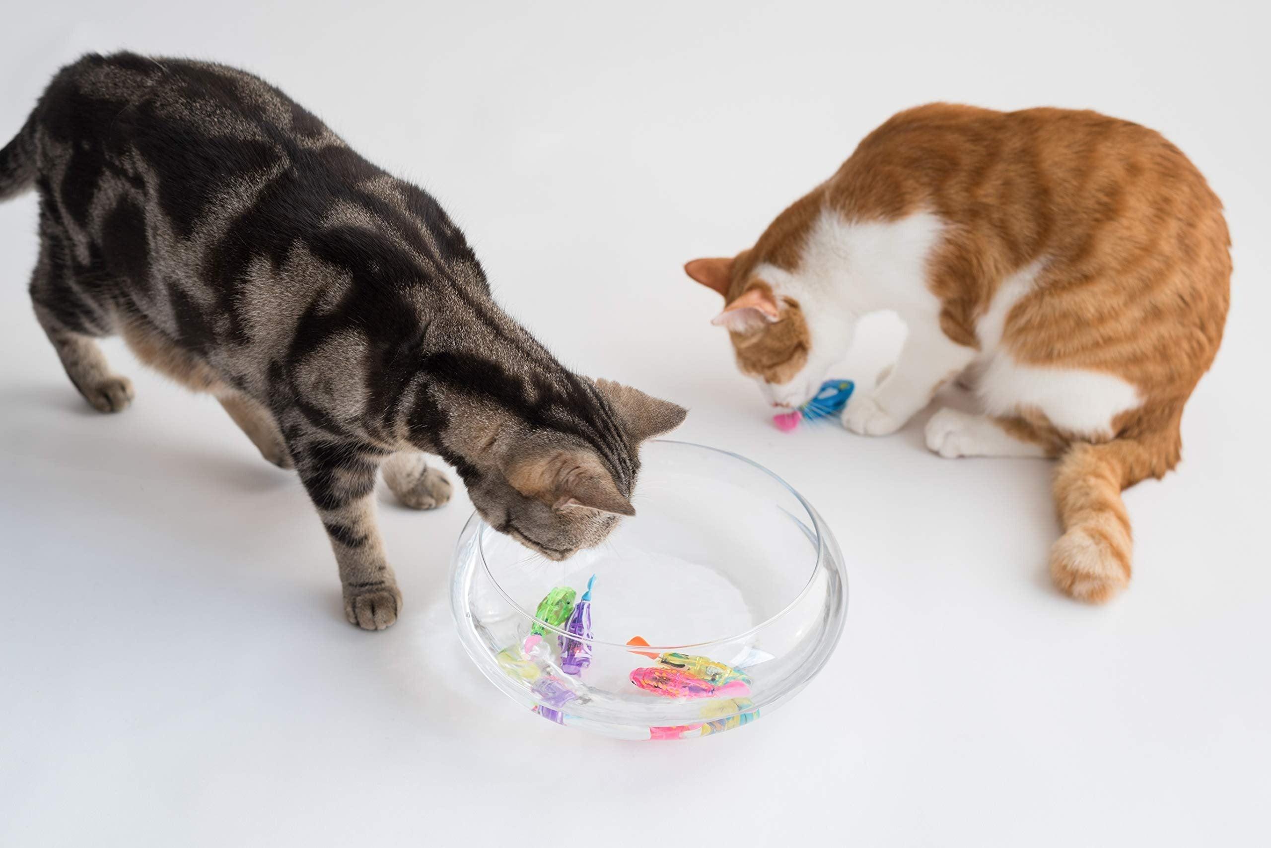 Cat Interactive Electric Fish Toy Water Cat Toy for Indoor Play Swimming Robot Fish Toy for Cat and Dog with LED Light  Pet Toys New Bath Toys Interactive Plastic Fish Toys Electronic Cat Toy Gift to Stimulate Your Pet's Hunter Instincts Stevvex