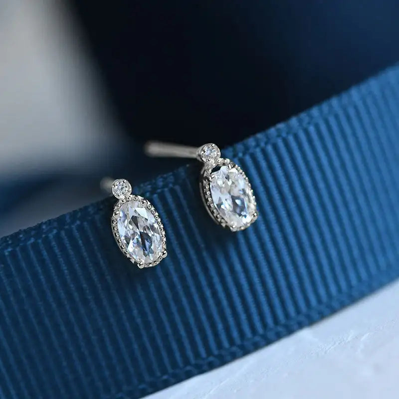 Simple And Exquisite Petite Earrings Retro