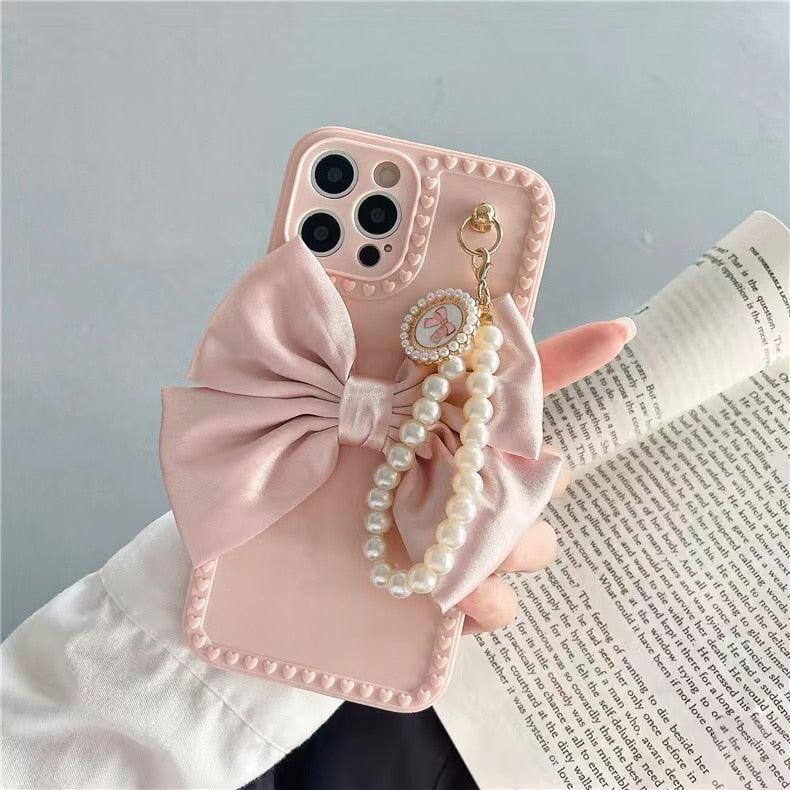 Cute Luxury Fashion 3d Bow Pearl Bracelet Girl Soft Case For iPhone 11 12 13 Pro Max 7 8 Plus Xr X Xs Se Anti-drop Cover Pearl Chain Bow Phone Case Ideal for iPhone Elegant Phone Case Stevvex