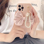 Cute Luxury Fashion 3d Bow Pearl Bracelet Girl Soft Case For iPhone 11 12 13 Pro Max 7 8 Plus Xr X Xs Se Anti-drop Cover Pearl Chain Bow Phone Case Ideal for iPhone Elegant Phone Case Stevvex