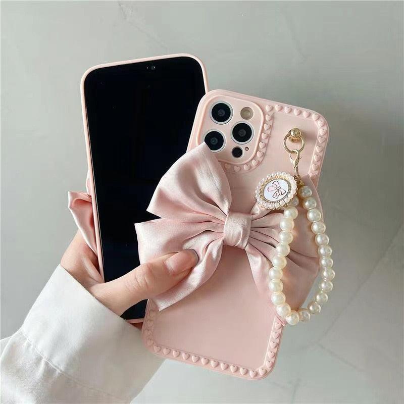 Cute Luxury Fashion 3d Bow Pearl Bracelet Girl Soft Case For iPhone 11 12 13 Pro Max 7 8 Plus Xr X Xs Se Anti-drop Cover Pearl Chain Bow Phone Case Ideal for iPhone Elegant Phone Case Stevvex