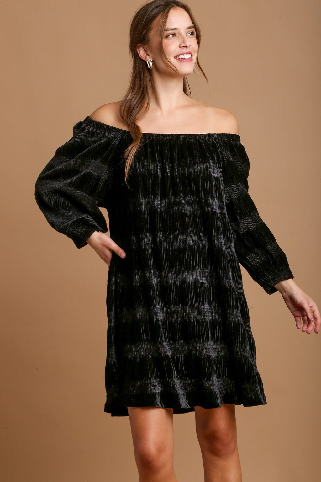 Off-Shoulder Balloon Sleeve Velvet Mini Dress – Glamorous Off-Shoulder Design, Playful Balloon Sleeves, Luxurious Velvet Fabric, Elegant & Sexy Mini Dress for Parties and Date Nights Stevvex