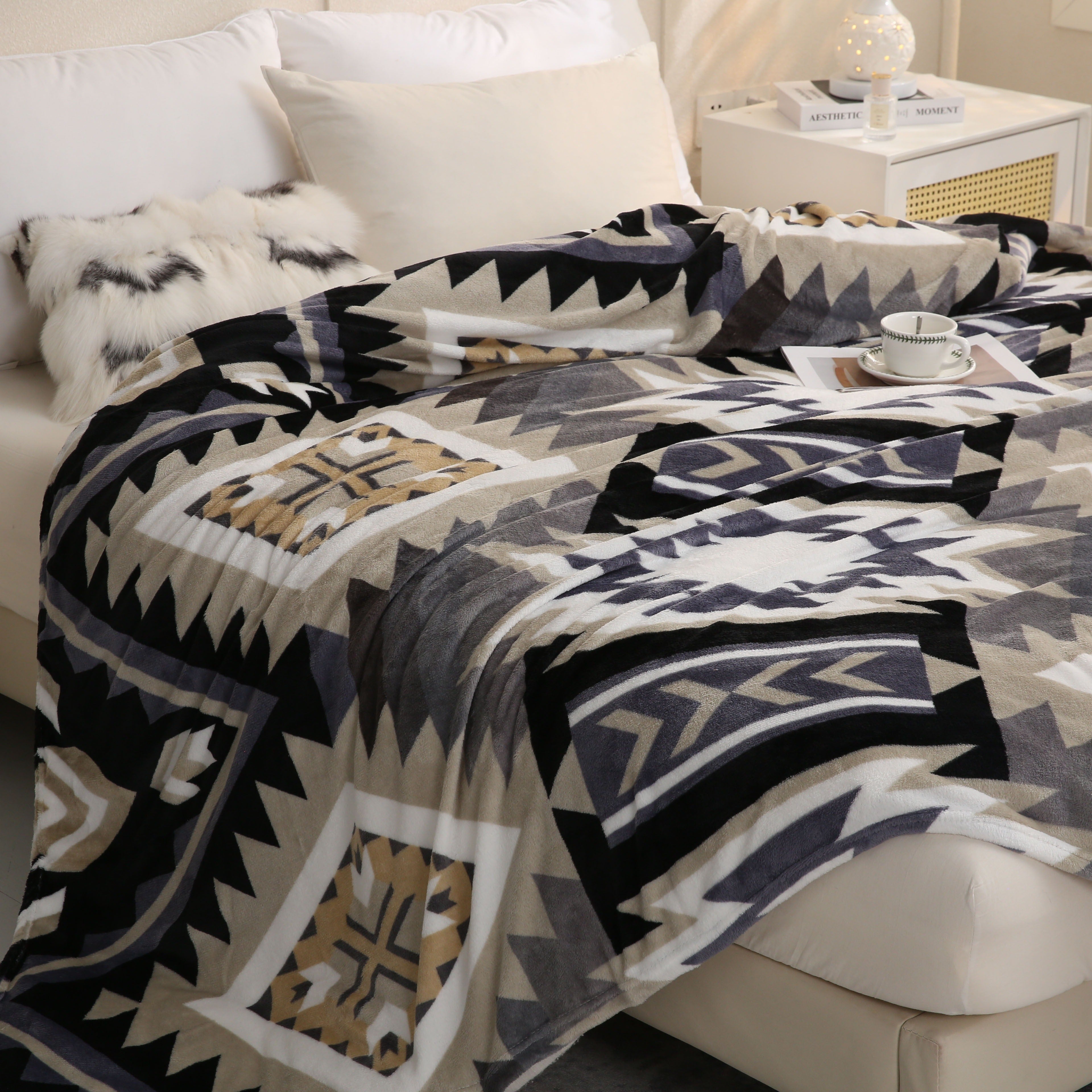 1pc Southwest Native American Flannel Polyester Throw Double-side Printed Blanket, Aztec Geometry Pattern Travel Couch Bed Blanket Plush Soft Lightweight Blanket For All Season Lootquake LLC